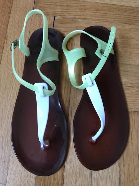 Žabky plast nové, 39