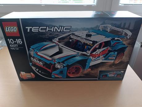 Lego technic 42077 závodní auto,