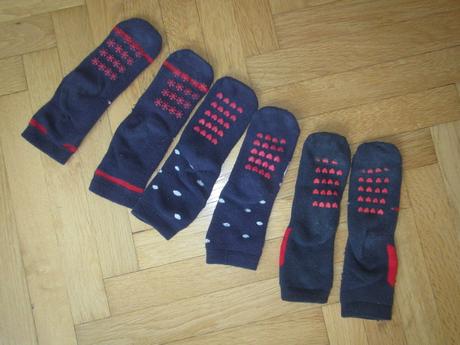 3x vánoční ponožky s brzdičkama, 28