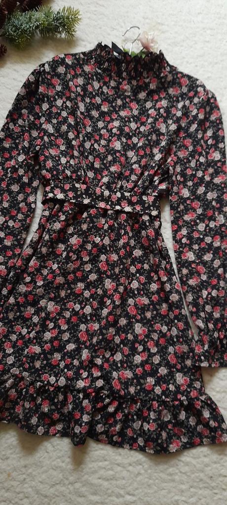 Květované šaty s vázacím páskem, l