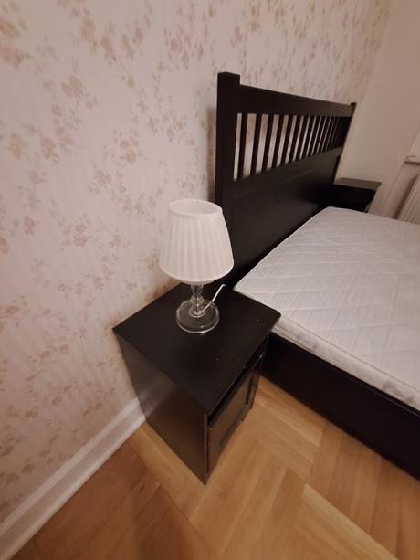 Ložnice ikea hemnes postel 160 cm, stolky a komoda, 