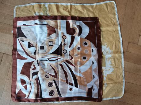 Šátek hnědý a žlutý,