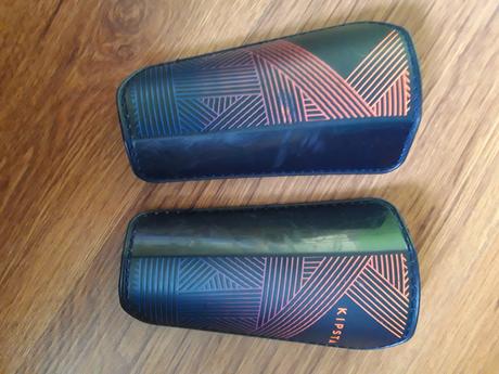 Chránič na holeně fotbal,