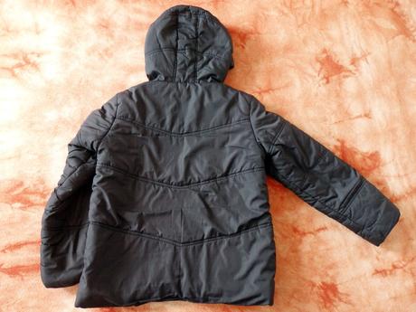 Teplá černá bunda se srdíčkem, 140