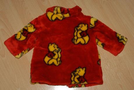 Chlupatý červený kožíšek kabátek s medvídkem pú, 86