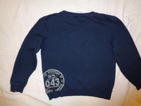 Krásná tmavěmodrá mikina s aplikaci vpředu i vzadu, 140