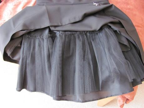 Černé společenské šaty, 38