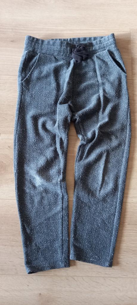 Tepláky zn. lindex vel. 134 se sníženým sedem, lindex,134
