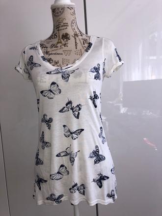 Bílé tričko s modrými motýly, velikost 32 ajc, 32