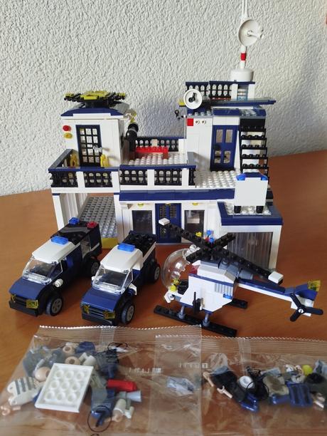 Stavebnice playtive "lego"- policejní stanice,
