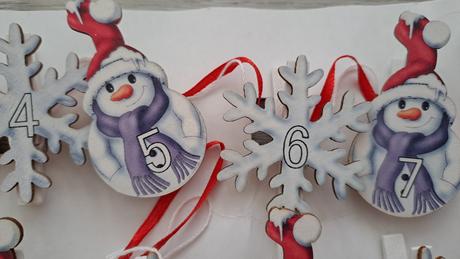 Adventní kalendář s kolíčky, 