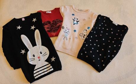 Čtyři zimní svetříky, sváteční a tričko, 122/140, 134