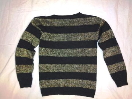 Módní pruhovaný černozlatý svetr, c&a,134