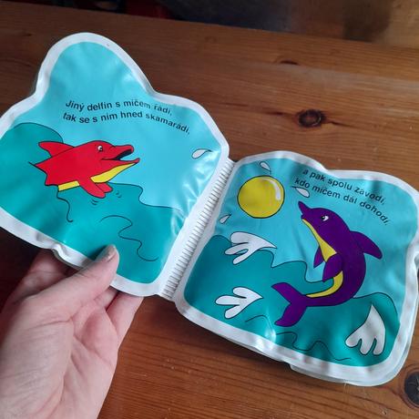 Gumová knížka delfín pro děti do vody, 