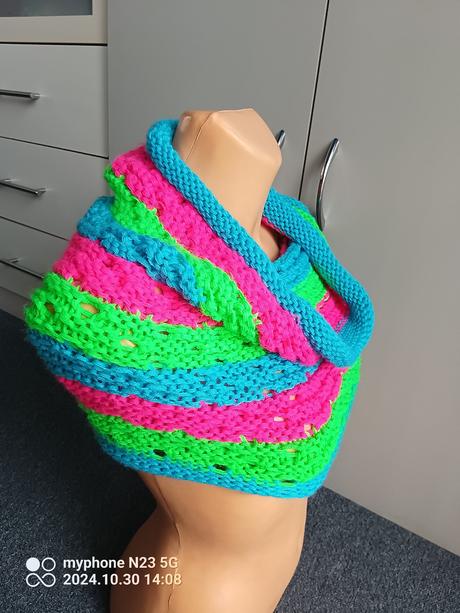 Nákrčník neonový,