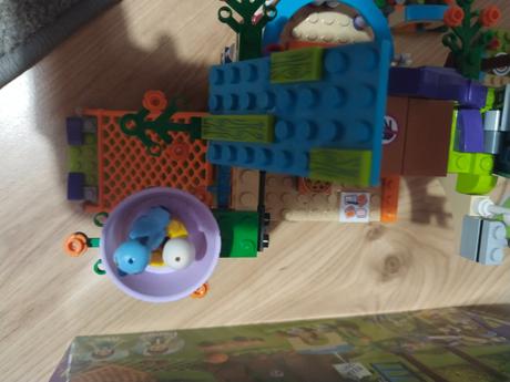 Lego friends domeček na strome,