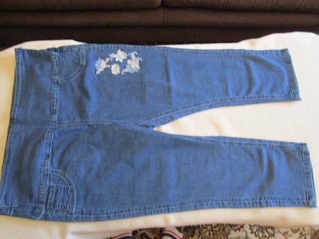 Téměř nové, velmi pěkné, riflové elastické kraťasy, avon,46