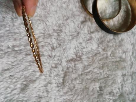 Náramky, kus40 kč,