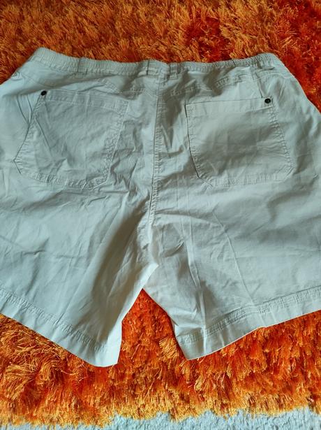 Dámské béžové kraťasy, bonprix,50