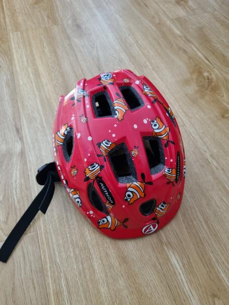 Cyklistická přilba, s