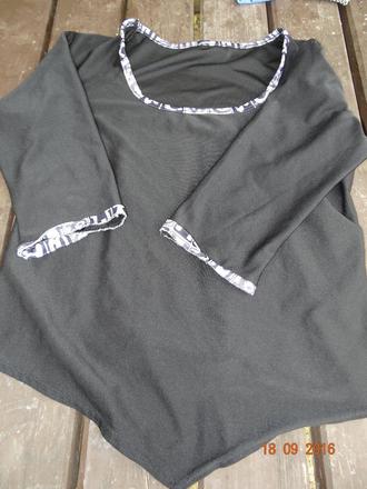 Černá halenka, 140