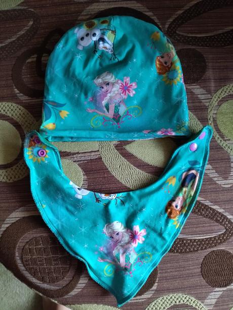 Čepice a nákrčník, 86