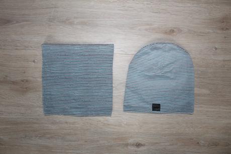 Čepičky a nákrčníky, 56