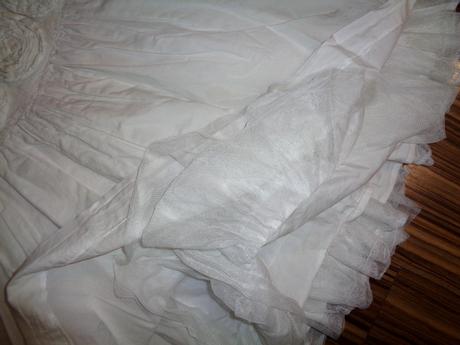 Pěkné bílé šaty s našitými růžičkami, gap,110