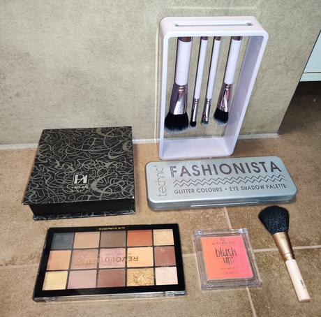 Velká kosmetická sada-štětce,oční stíny,tvářenky, 