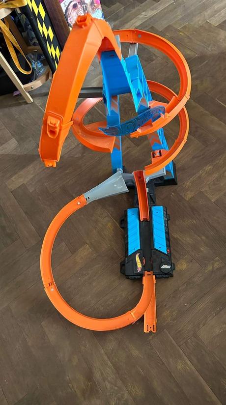 Hot wheels padajícíc věž+3 autíčka,