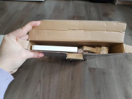 Dřevěný dívčí nástěnný věšák nový,