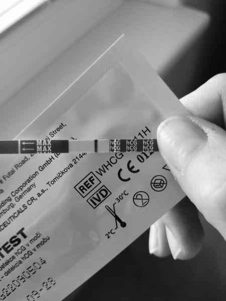 Vidíte druhou čárku na testu? Mám provést další test?