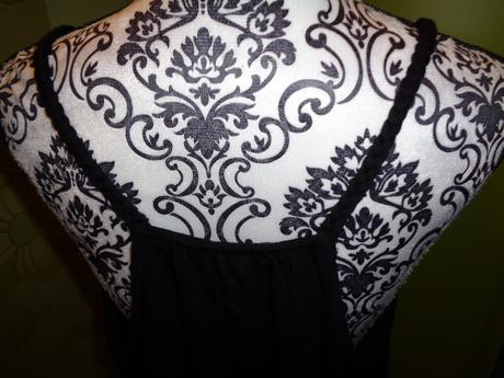 Pěkné černé tílko se cvočky 44/46, buffalo,44