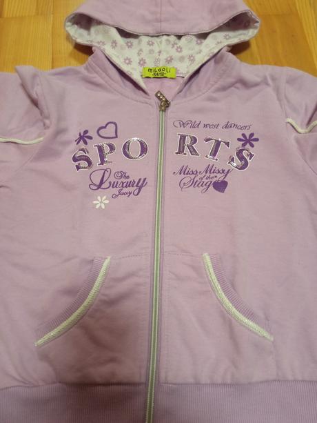 Fialková mikinka, 104