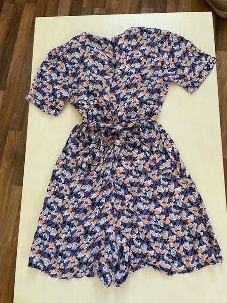 Květinový overal s vadou , vel m ale je spíše do s, topshop,s