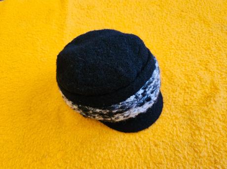 Černá zimní čepice klobouk kšilt 54 obvod 54 cm, 54