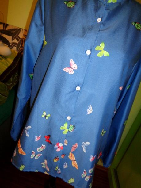 Modrá košile s motýlky, l