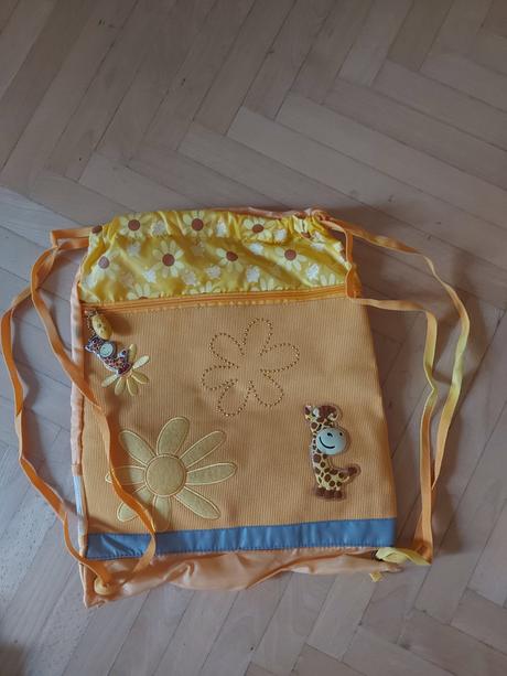 Žlutý pytlík, batoh, 