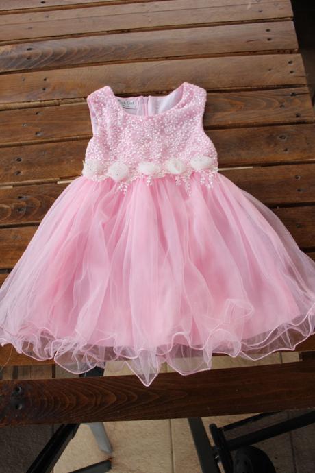 Slavnostní šatičky s tylovou sukní, 92