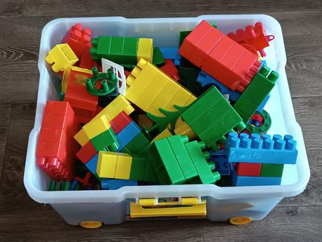 Stavebnice mochtoys combi v přenosném boxu,