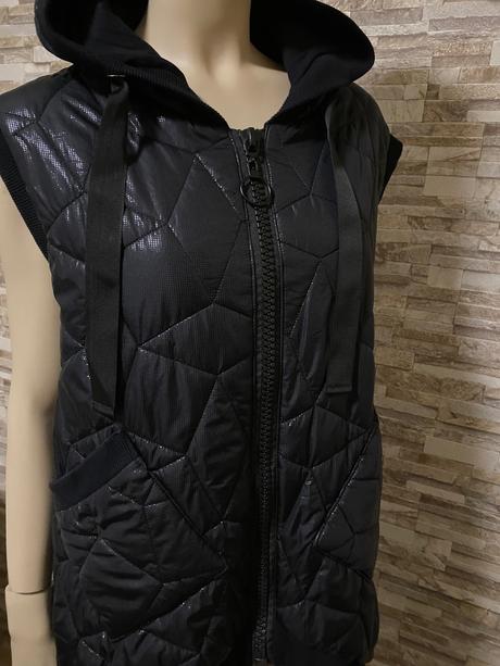 Krásná černá vesta, m