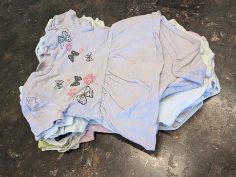 Body s krátkým rukávem pro dítě o výšce 62-79 cm., 68