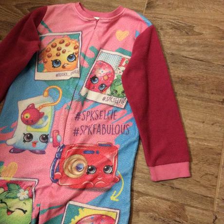 Teplý fleece overal/pyžamo ,,shopkins", matalan,116