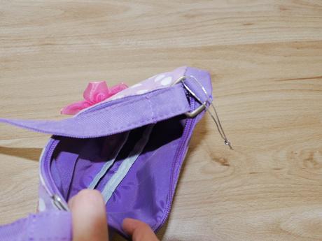 Mala fialova tasticka pro deti - kocka a pes,