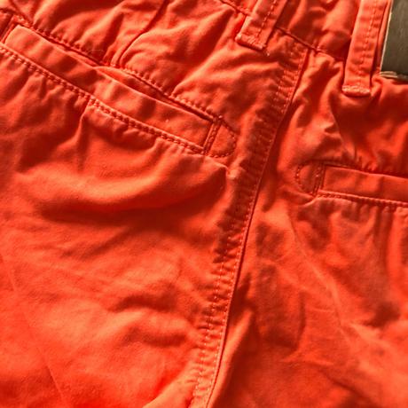 Oranžové šortky, 104