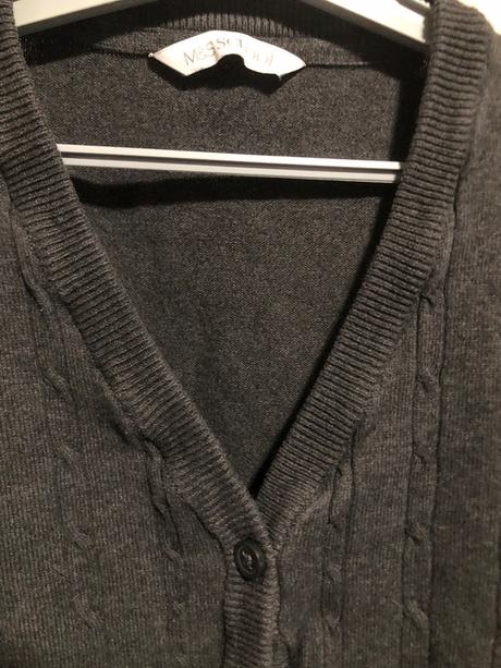 Šedý dívčí svetr, 122