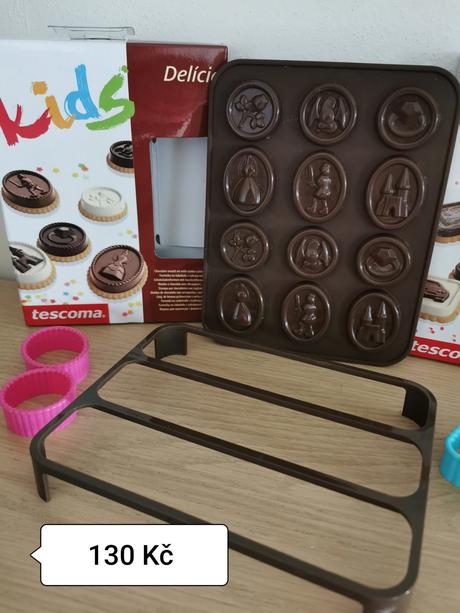 Pomůcky na pečení různé,