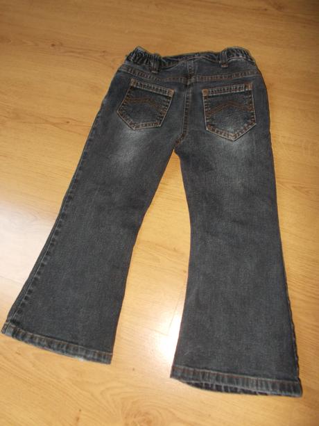 Dívčí černé džíny, 110