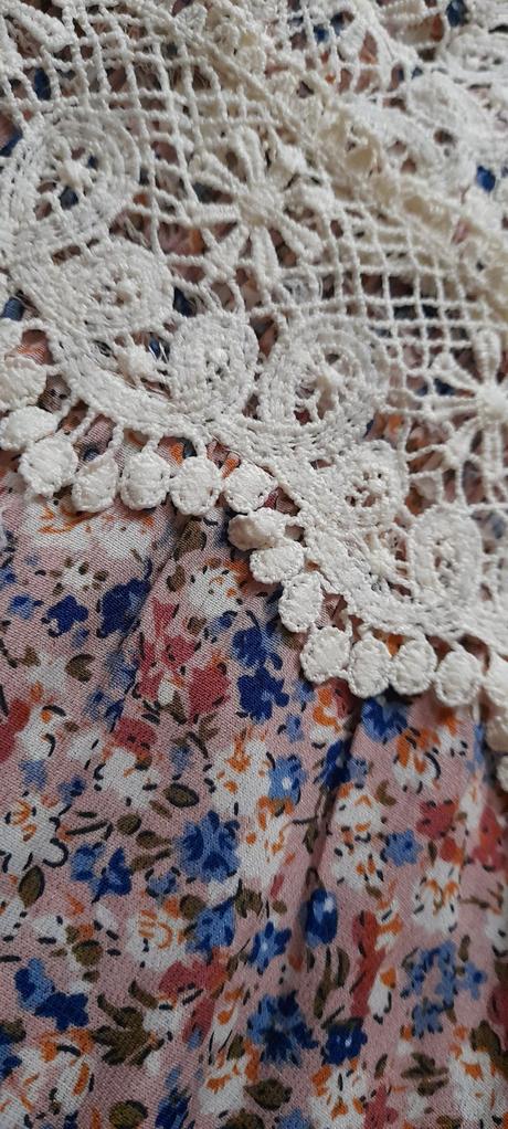 Romantické kvítkové šaty zdobené krajkou, l