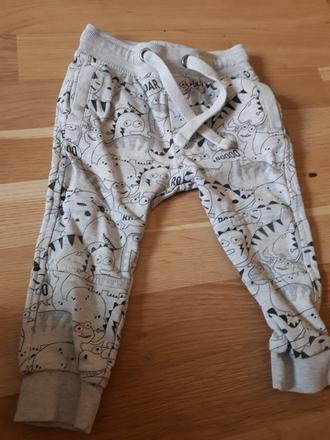 Šedé tepláky s dinosaury  vel. 86, age,86